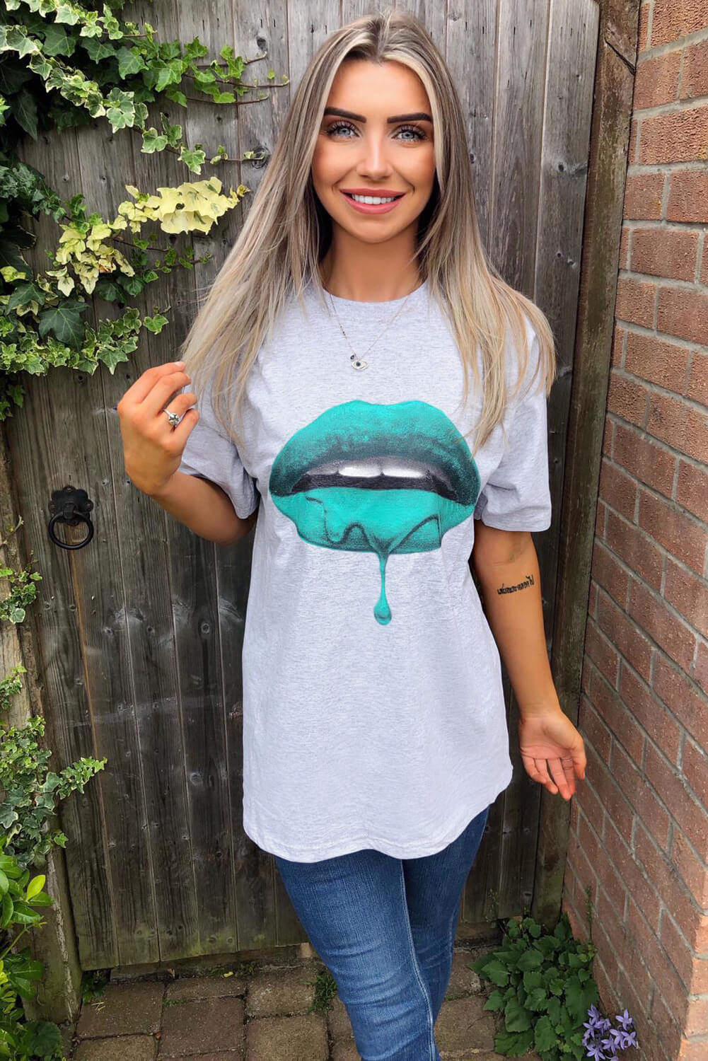 Grey Green Lips T-Shirt - Swimclubus